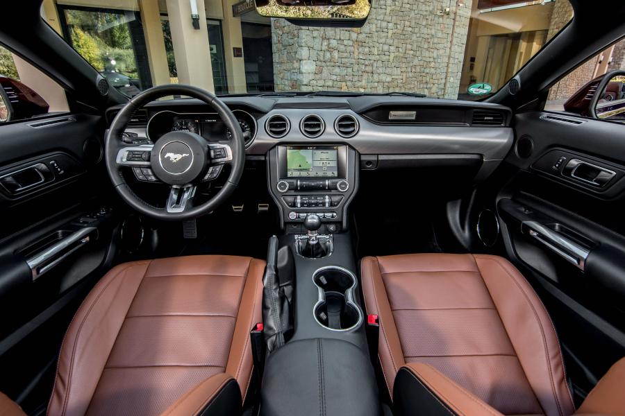 Торпедо Ford Mustang EcoBoost Convertible 2017 года  (EU) (фото 32 из 32)